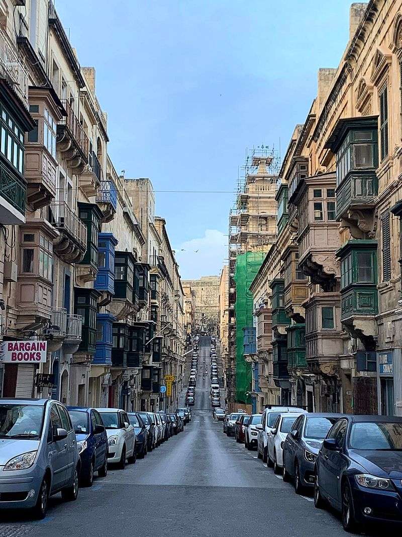 Malta - 579 Cars per 1,000 People