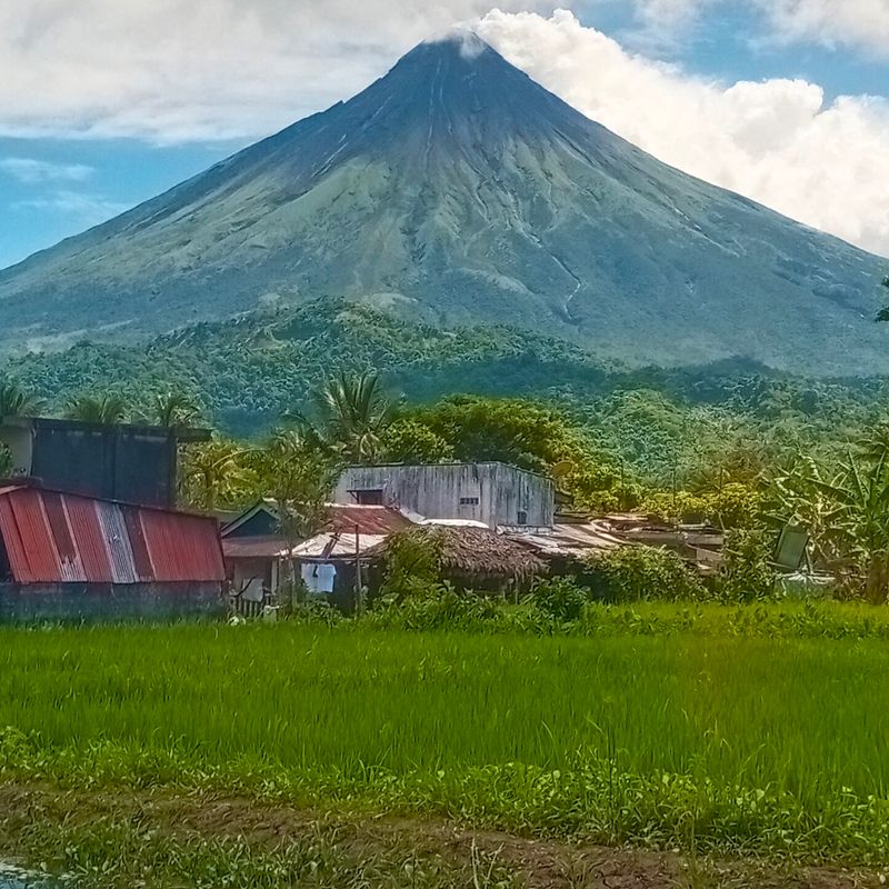 Mayon Volcano, Legazpi, Philippines Mayon Volcano, Legazpi, Philippines