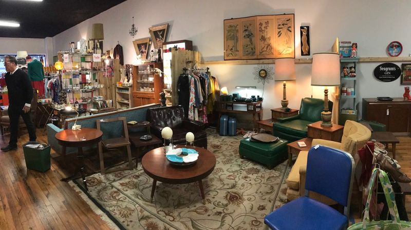 Mid-Century Modern Finds That Steal the Show Mid-Century Modern Finds That Steal the Show