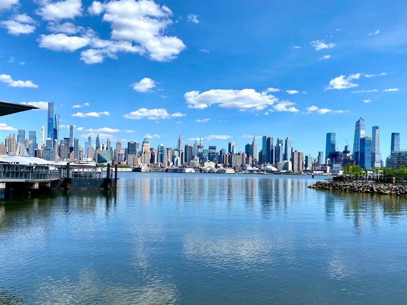 Midtown Within Easy Reach Midtown Within Easy Reach