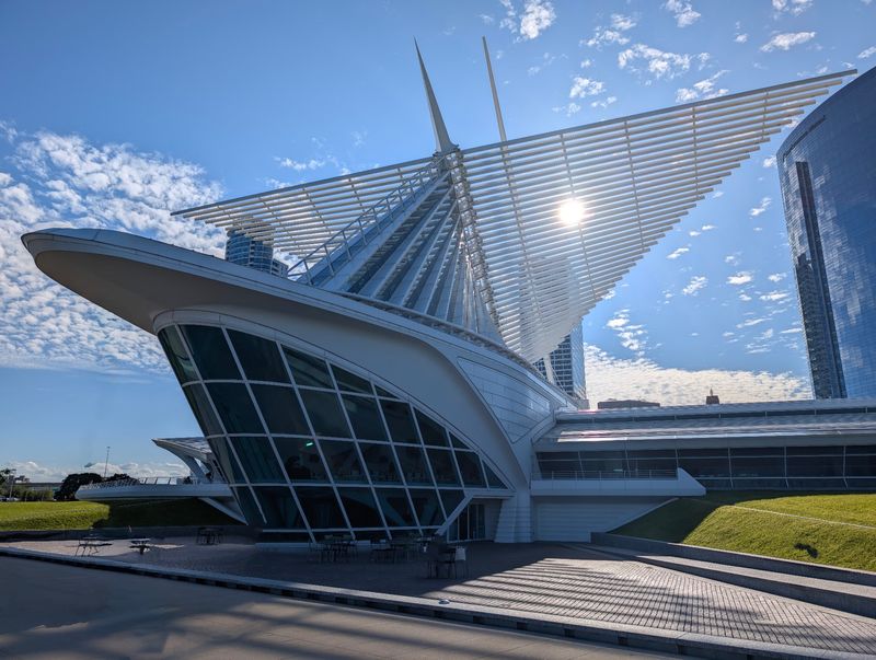 Milwaukee Art Museum, Milwaukee, Wisconsin Milwaukee Art Museum, Milwaukee, Wisconsin
