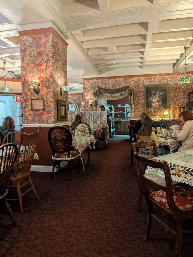 Miss Molly's Tea Room and Gift Shop, Medina, OH