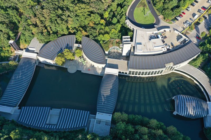 Moshe Safdie's Architectural Masterpiece Moshe Safdie's Architectural Masterpiece