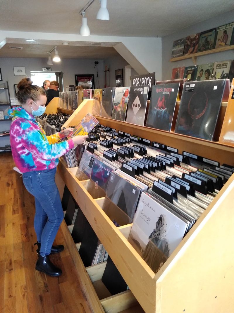 Music in the Air and a Shop Dog on Sundays Music in the Air and a Shop Dog on Sundays