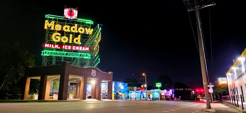 Neon at Dusk - The Best Time to Visit Neon at Dusk - The Best Time to Visit
