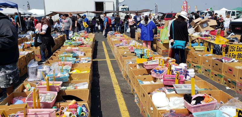 New Meadowlands Flea Market, East Rutherford, NJ New Meadowlands Flea Market, East Rutherford, NJ