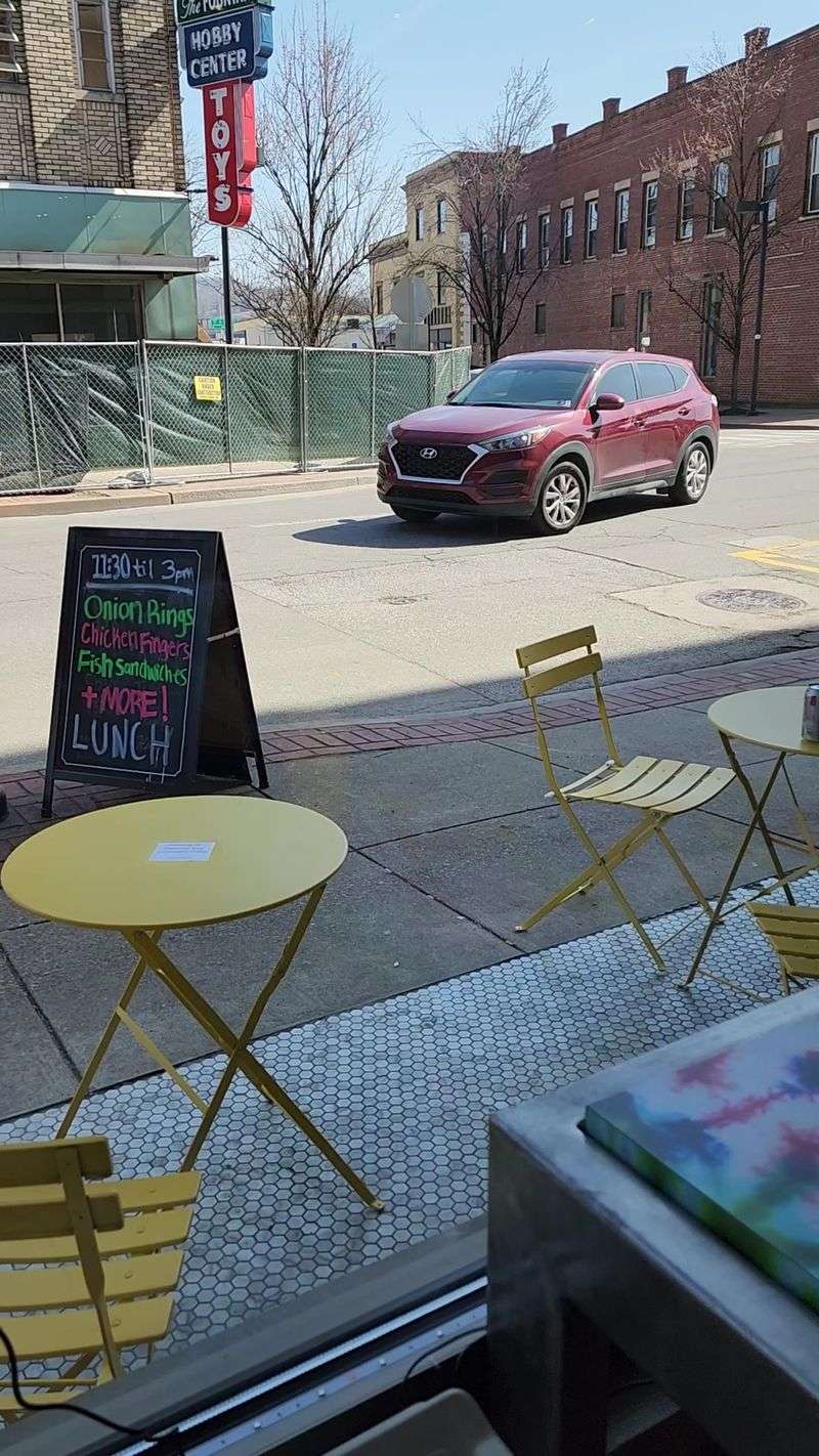 Pet-Friendly Sidewalk Patio for Four-Legged Fans Pet-Friendly Sidewalk Patio for Four-Legged Fans