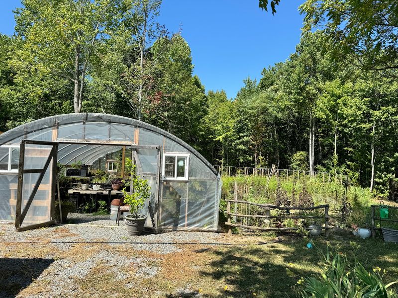 Picnic Spots And A Flower Garden Picnic Spots And A Flower Garden