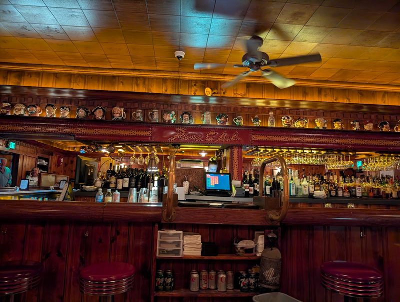Pine Paneling, Dim Lights, And Pure Supper Club Soul Pine Paneling, Dim Lights, And Pure Supper Club Soul