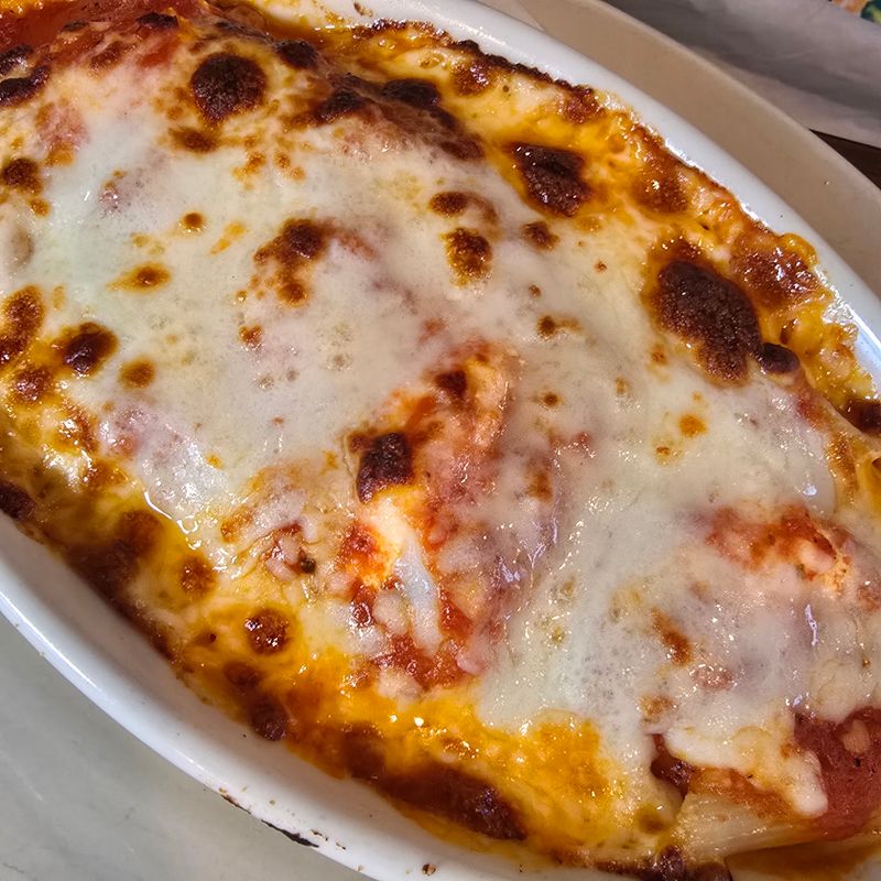 Pizza That Holds Its Own Against the Pasta Pizza That Holds Its Own Against the Pasta