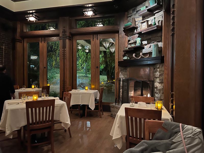 Pond Views and the Prairie-Style Dining Room Pond Views and the Prairie-Style Dining Room