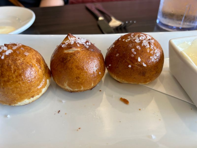 Pretzel Bites With Gouda Sauce: The Appetizer People Cannot Skip