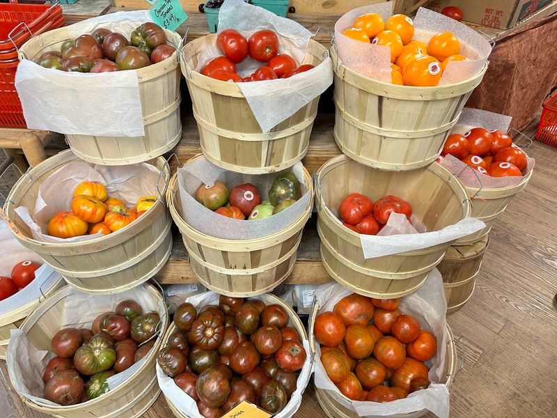 Produce That Beats the Big Grocery Aisles Produce That Beats the Big Grocery Aisles