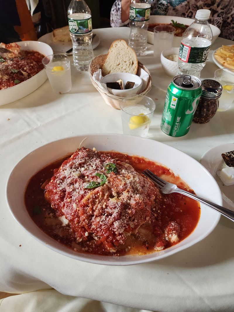 Red-Sauce Comfort With a Generous Reputation Red-Sauce Comfort With a Generous Reputation