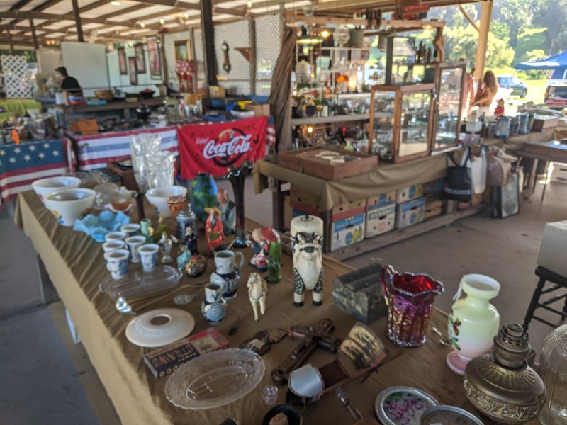 Renninger's Flea Market & Antique Center, Mount Dora, Florida Renninger's Flea Market & Antique Center, Mount Dora, Florida