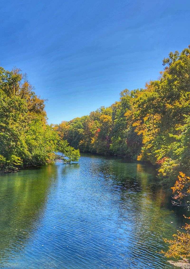 River Views and Dramatic Bluffs River Views and Dramatic Bluffs