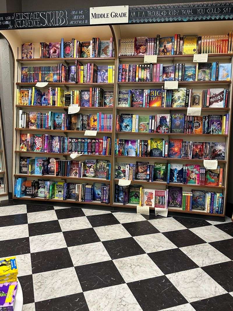 Rolling Ladders, Handwritten Reviews, and the Art of Browsing
