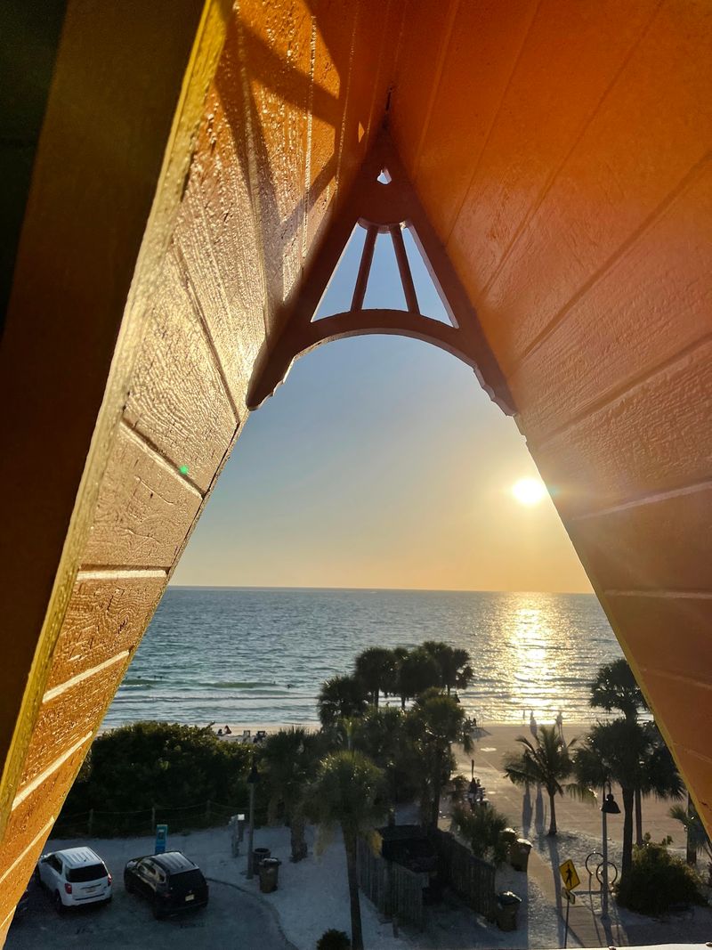Rooftop Views That Steal the Show Rooftop Views That Steal the Show