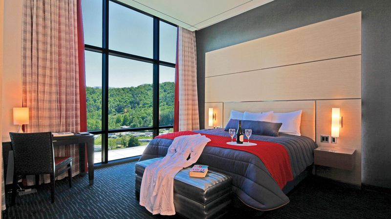 Rooms with Local Artwork and Mountain Views Rooms with Local Artwork and Mountain Views
