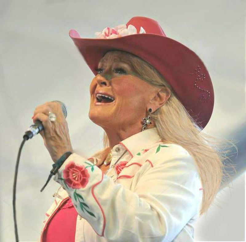 Rose Garden - Lynn Anderson Rose Garden - Lynn Anderson