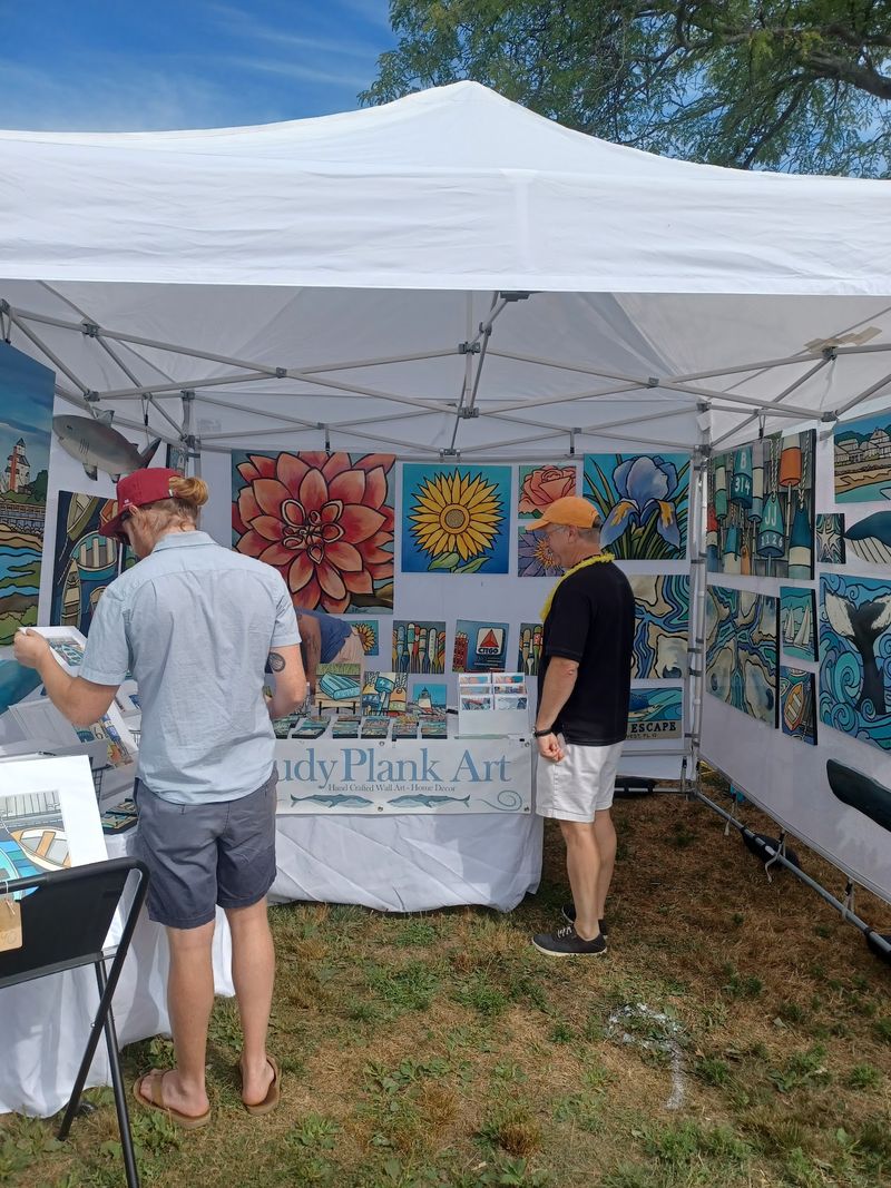 Rows Of Local Crafts And Handmade Finds Rows Of Local Crafts And Handmade Finds