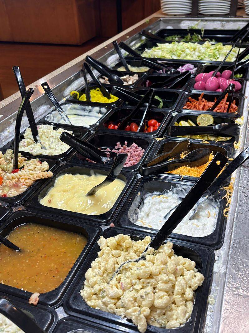 Salad Bar, Soups, and the Starters That Set the Tone Salad Bar, Soups, and the Starters That Set the Tone
