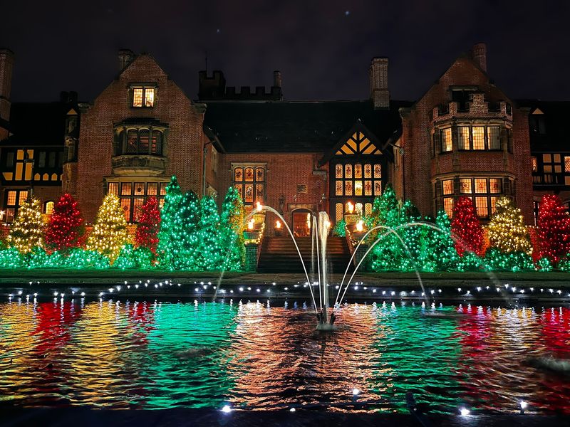 Seasonal Events and Year-Round Reasons to Return Seasonal Events and Year-Round Reasons to Return