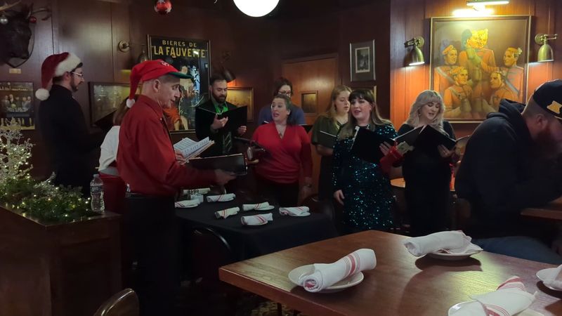 Servers Who Double as Tour Guides Servers Who Double as Tour Guides