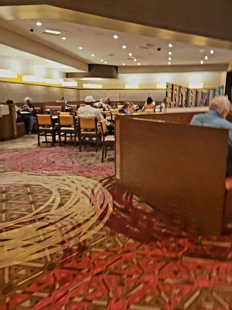 Service That Goes Beyond the Usual Buffet Routine Service That Goes Beyond the Usual Buffet Routine