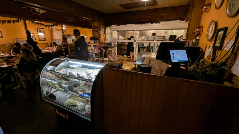 Service That Keeps The Meal Moving