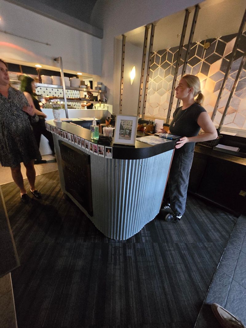 Service That Reads the Room Well Service That Reads the Room Well