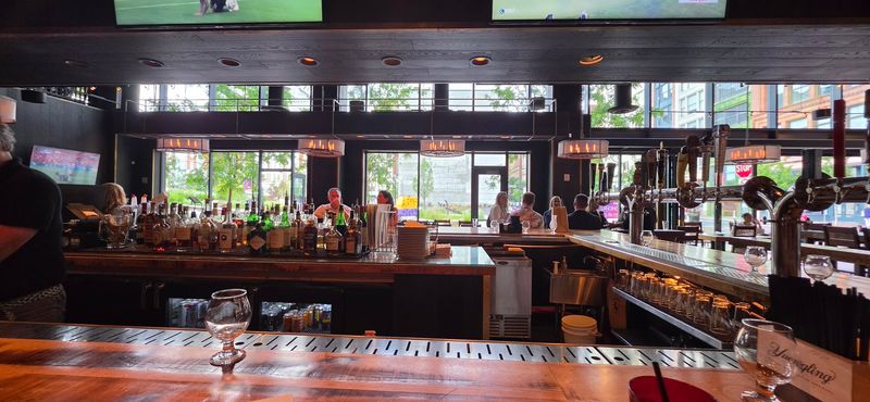 Service That Sets the Tone for the Whole Meal Service That Sets the Tone for the Whole Meal