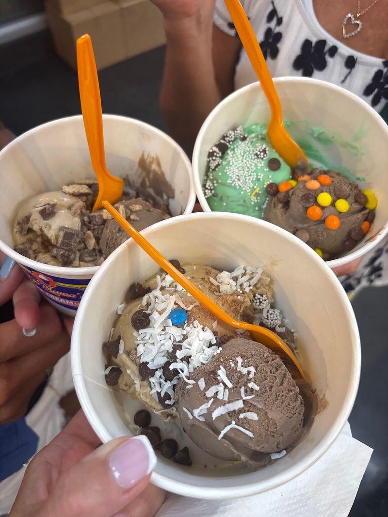 Shakes, Frozen Lemonade, and Mocha Lattes Shakes, Frozen Lemonade, and Mocha Lattes