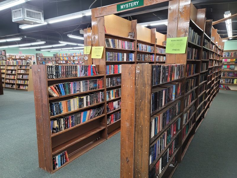 Shelves That Stretch Into Another Dimension Shelves That Stretch Into Another Dimension