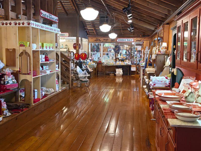 Shops That Keep Guests Wandering Shops That Keep Guests Wandering