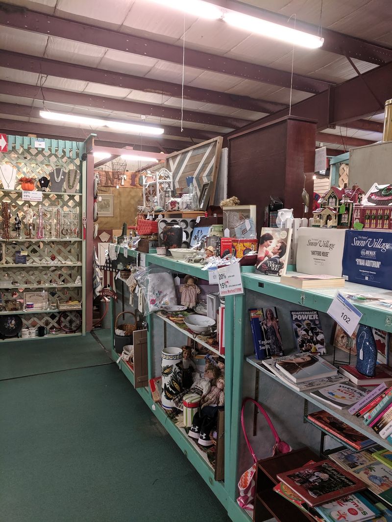 Simple Hours And A Soft Yes For Curious Shoppers Simple Hours And A Soft Yes For Curious Shoppers