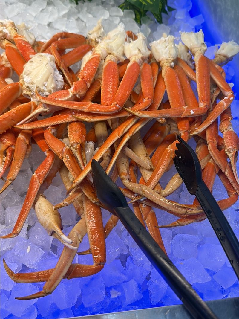 Snow Crab Legs and Lobster That Keep Coming Snow Crab Legs and Lobster That Keep Coming