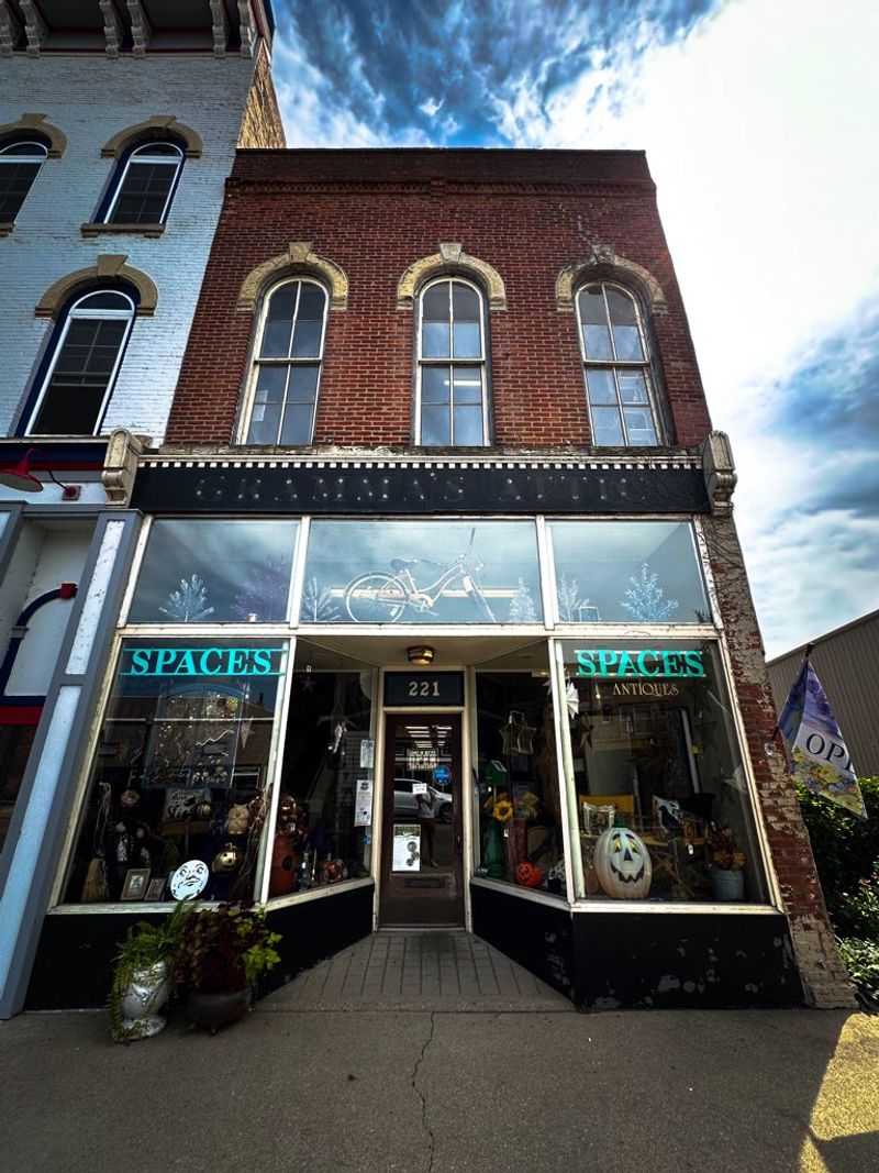 Spaces, Ottawa, IL