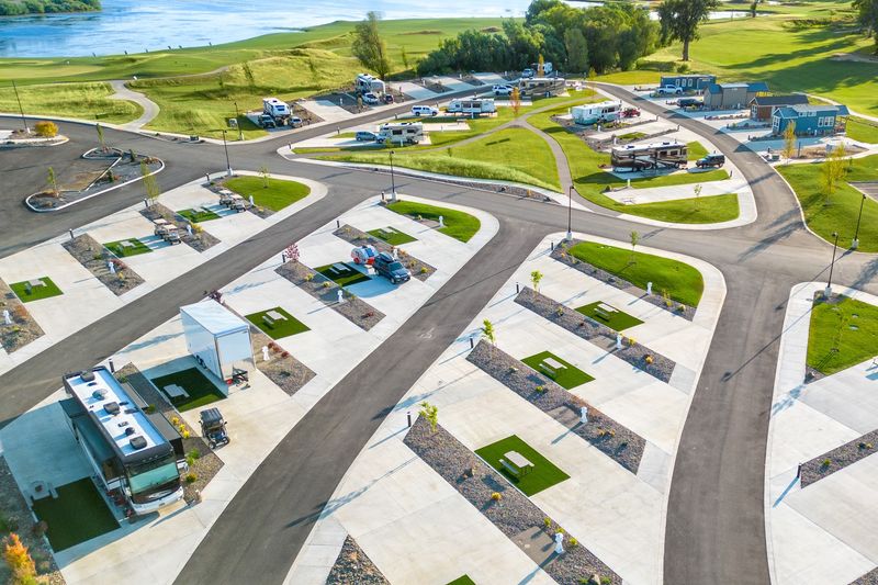 Spacious RV Pads With Room to Stretch Spacious RV Pads With Room to Stretch