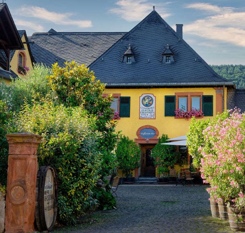 Staffelter Hof, Krov, Germany