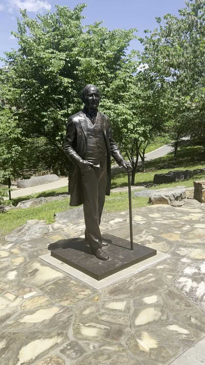 Statues and Stories That Teach You About Charlotte Statues and Stories That Teach You About Charlotte