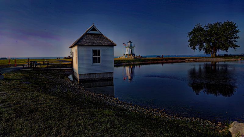 Sunset Views and the Mood of the Lake Sunset Views and the Mood of the Lake
