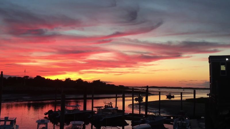 Sunsets That Draw a Crowd Sunsets That Draw a Crowd