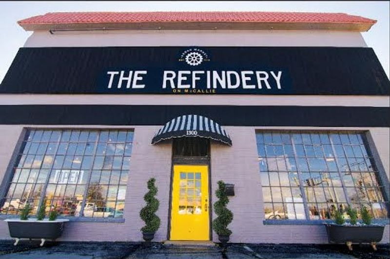 THE REFINDERY ON MCCALLIE, Chattanooga, TN