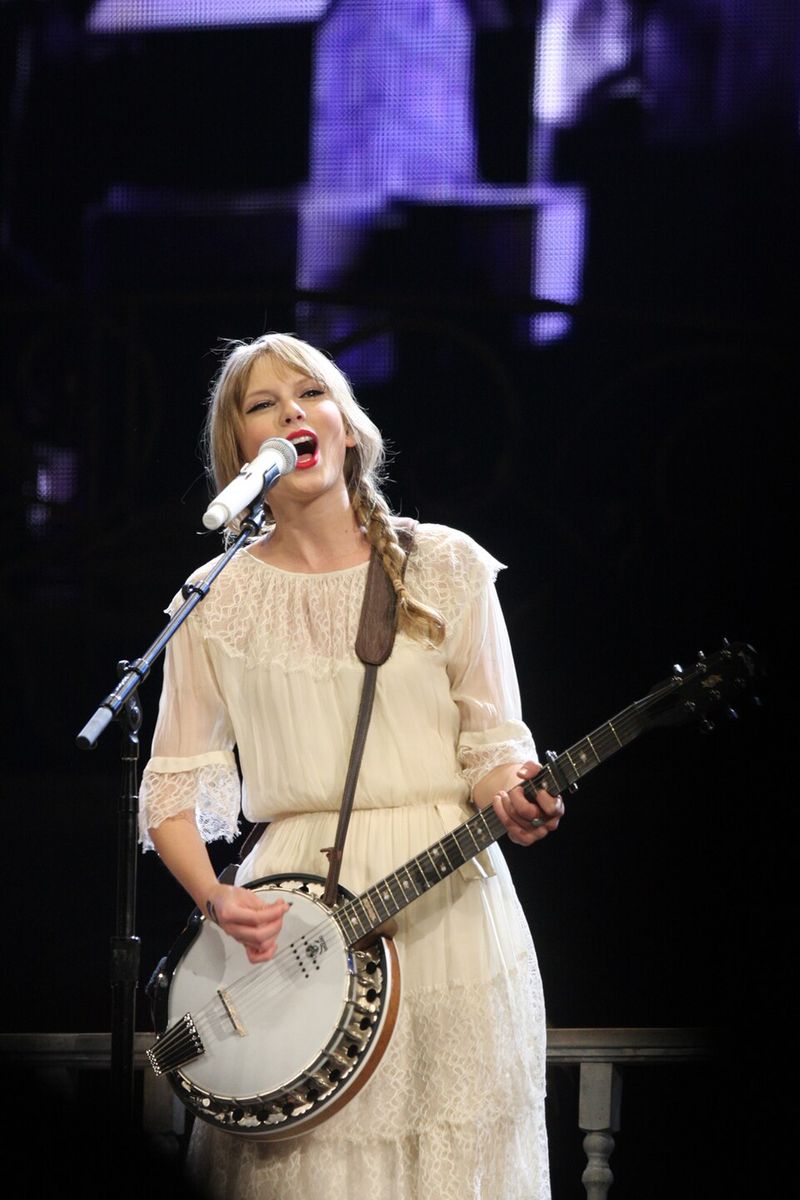 Taylor Swift - Christmas Tree Farm Girl from Pennsylvania Taylor Swift - Christmas Tree Farm Girl from Pennsylvania
