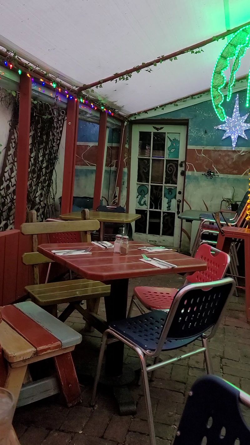 The 3,000-Square-Foot Garden Patio That Feels Like a Forest