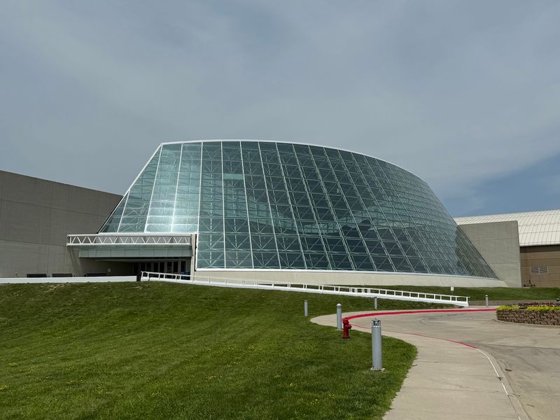 The Architecture That Earns Its Own Standing Ovation The Architecture That Earns Its Own Standing Ovation