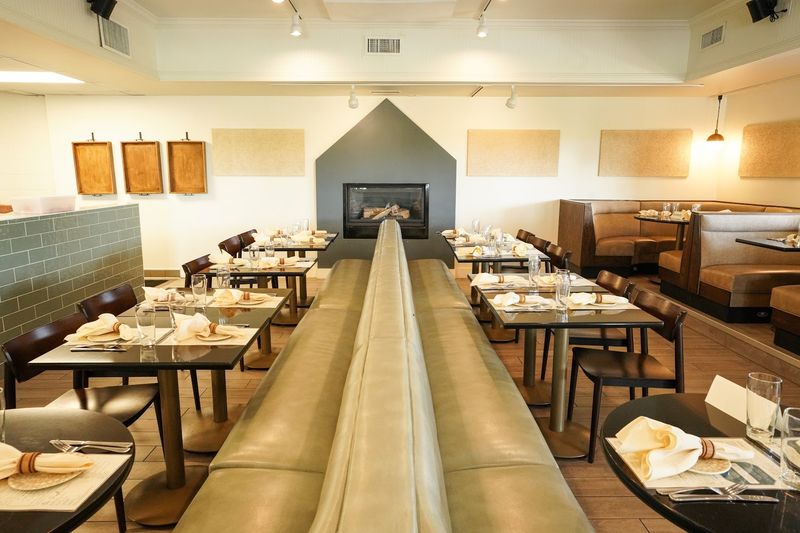 The Atmosphere Hits a Balance Most Restaurants Only Aim For The Atmosphere Hits a Balance Most Restaurants Only Aim For