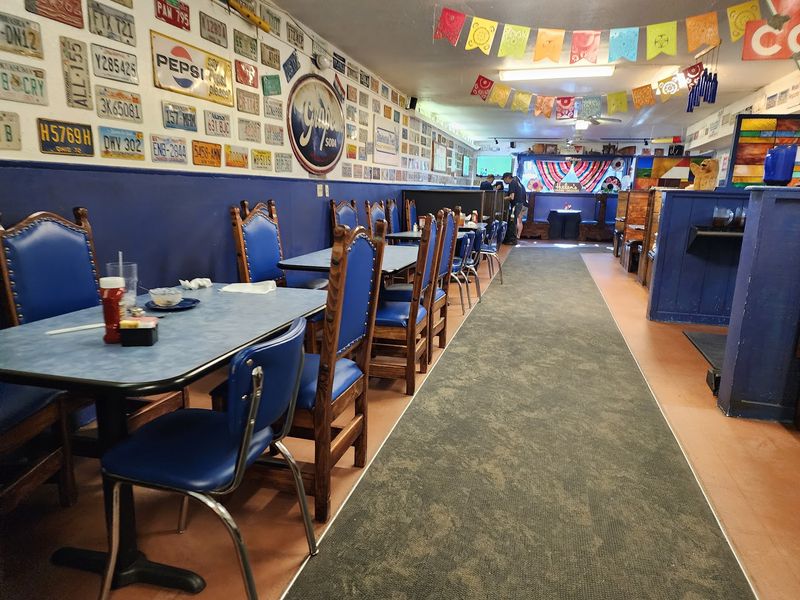 The Atmosphere Inside the Dining Room The Atmosphere Inside the Dining Room