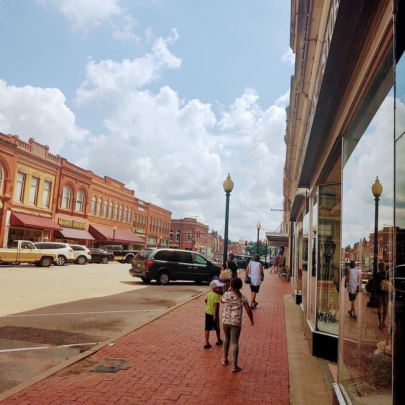 The Atmosphere That Sets Guthrie Apart